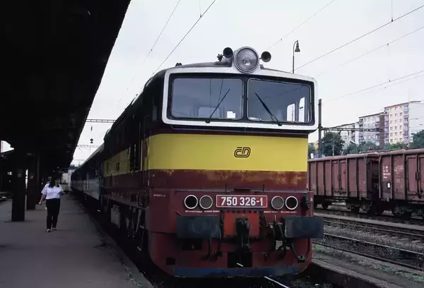「ローカル列車で国境を越え、チェコの温泉保養地へ」の画像