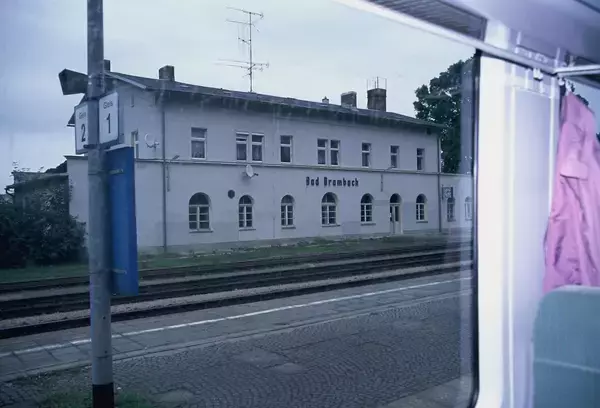 「ローカル列車で国境を越え、チェコの温泉保養地へ」の画像