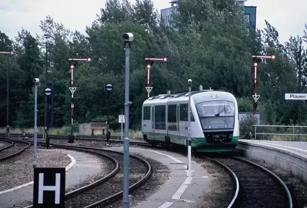 「ローカル列車で国境を越え、チェコの温泉保養地へ」の画像