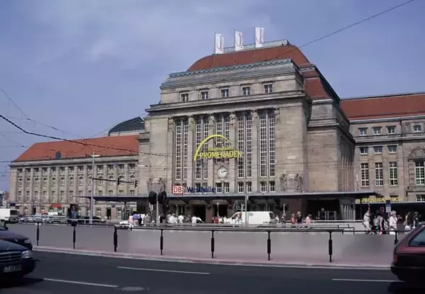 ローカル列車で国境を越え、チェコの温泉保養地へ