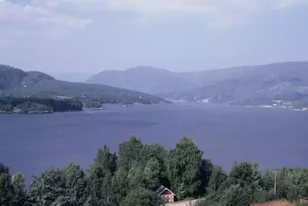 「北欧屈指の絶景路線をたどりベルゲンへ」の画像