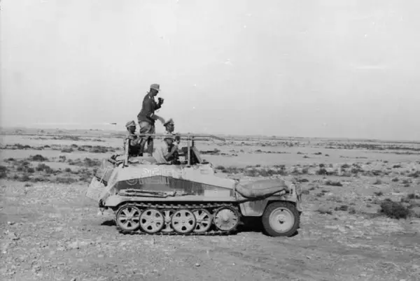 「「砂漠のキツネ」ロンメルも愛用した軽ハーフトラックSd.Kfz.250」の画像