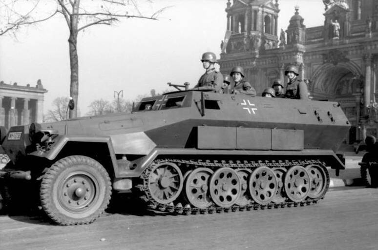 ドイツ装甲師団を支えた 鉄火場の装甲タクシー の本命となった万能車sd Kfz 251 19年1月30日 エキサイトニュース