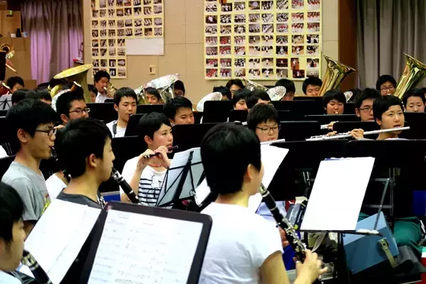 「吹奏楽部員たちの“人生の教訓”となるコトバ―「丸ちゃん」が教えてくれた「謙虚たれ」」の画像