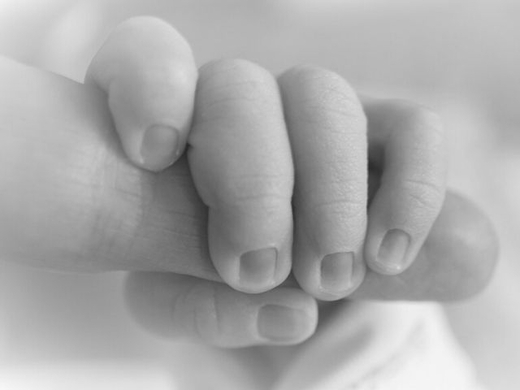 私のせいで ごめんなさい 難病の子を産んだ若き母が優しさに包まれて 奇跡 は起こった 19年12月25日 エキサイトニュース