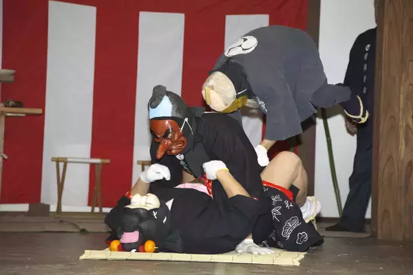 「お多福が寝転がり、その上に天狗がのしかかる……奈良県のエッチな祭り」の画像
