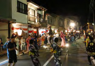 初心者歓迎、徹夜で踊り続ける日本の祭り