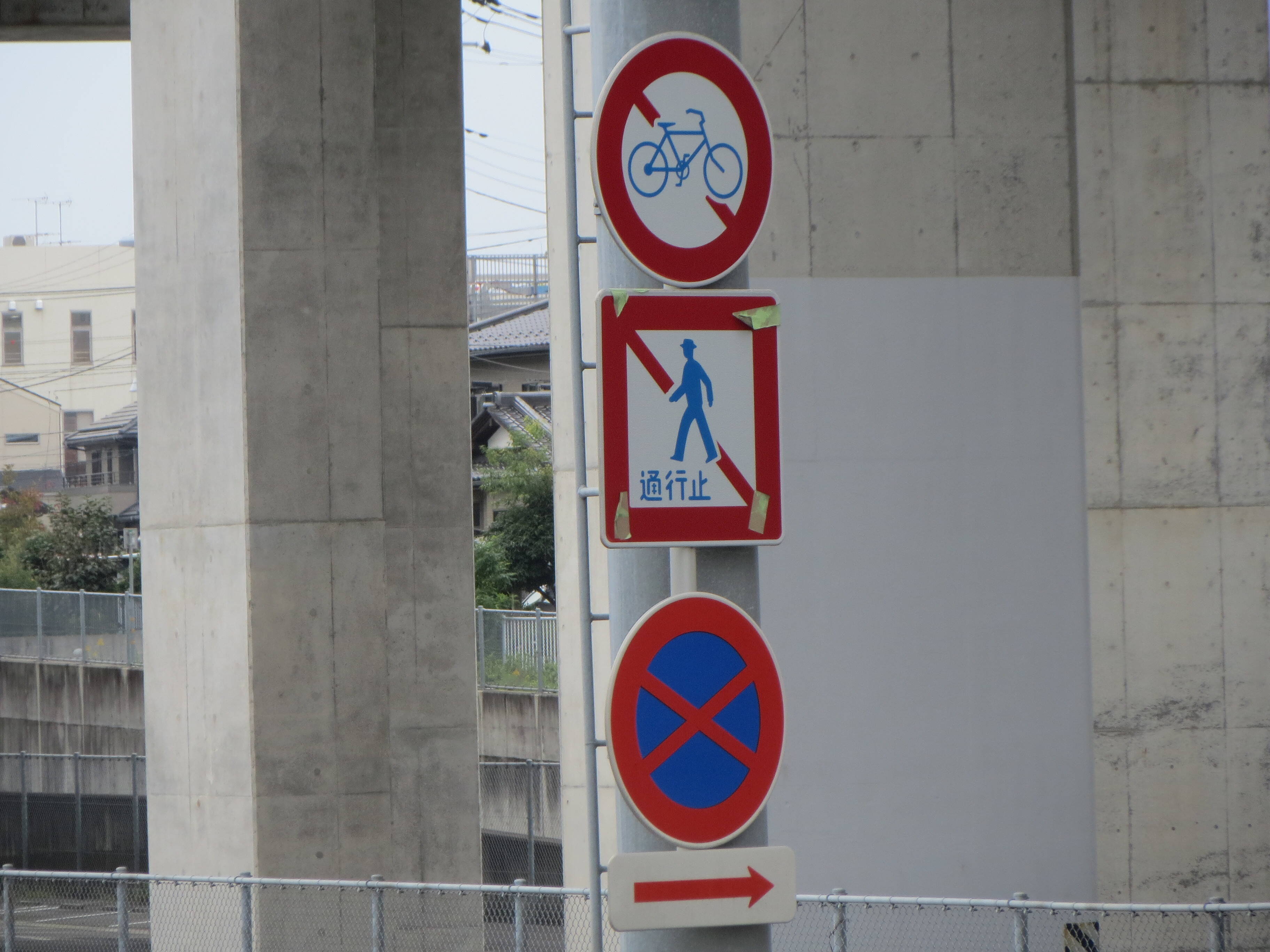 大八車の通行規制 銀座の歩行者天国で見つけたレア標識がシブすぎる 17年9月日 エキサイトニュース 大八車の通行規制 銀座の歩行者天国で見つけたレア標識がシブすぎる 17年9月日 エキサイトニュース