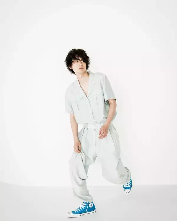 「菅田将暉「雪駄やサンダルばかり履いていると怒られるので（笑）」」の画像