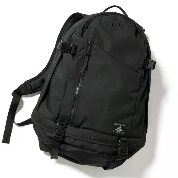 「ジャケットに合わせても浮かないリュック７選」の画像