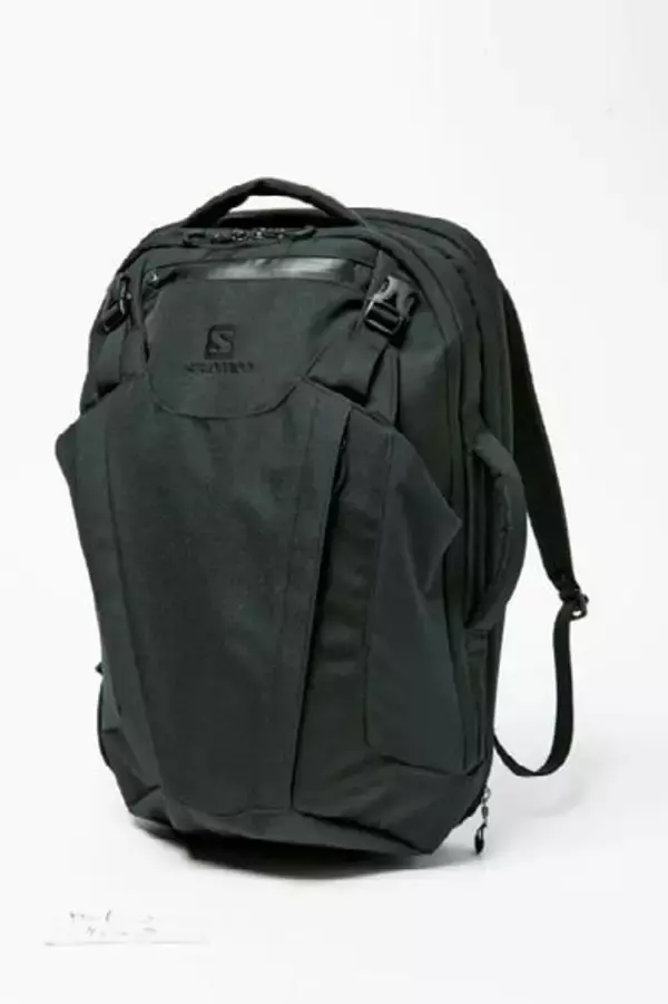 「ジャケットに合わせても浮かないリュック７選」の画像