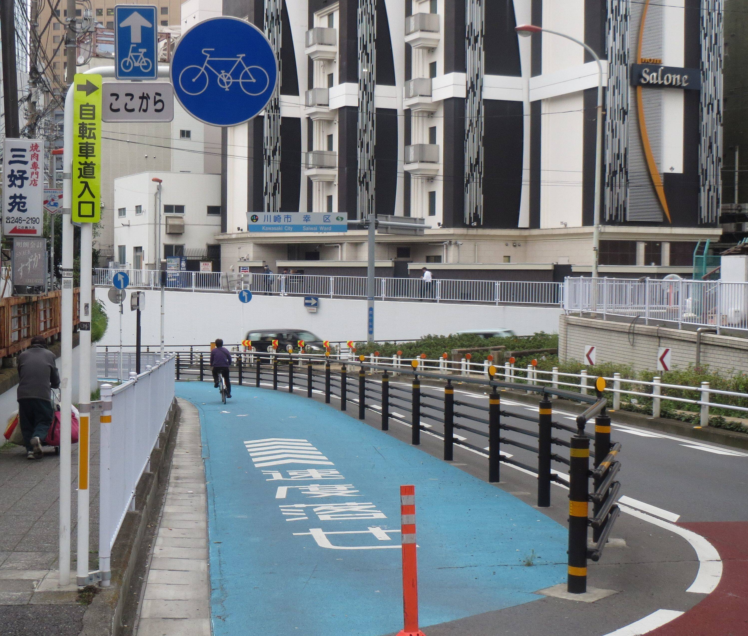 側車道の自転車通行