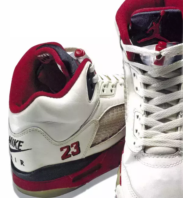 「戦闘機とサメの歯からインスパイアされたAJ5【エアジョーダン秘史（５）】」の画像