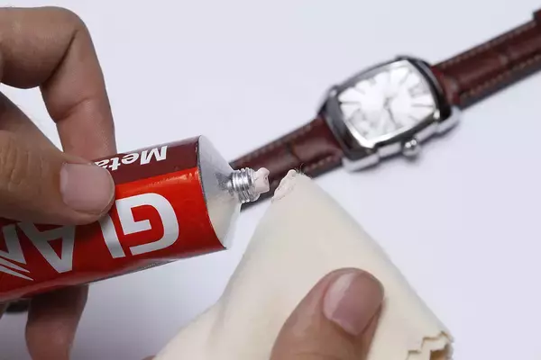 「防水時計で温泉に入るのはアリ？ ナシ？ 紛らわしい時計のメンテ俗説９選」の画像