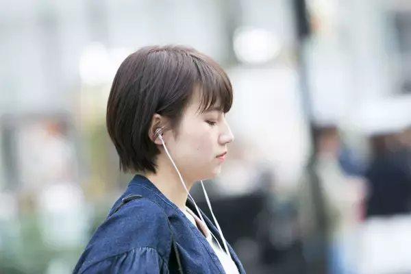 「妄想イヤホン半分こ！ 今、かわいい女の子は何を聴いているか聞いてみた。（１）」の画像