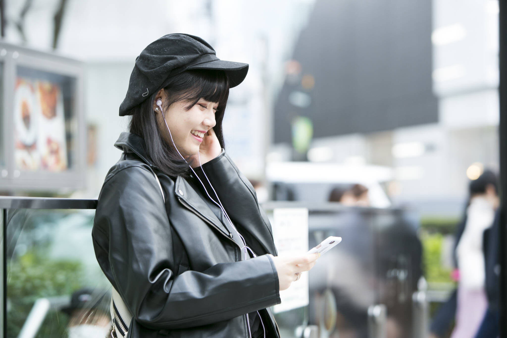 妄想イヤホン半分こ！ 今、かわいい女の子は何を聴いているか聞いてみた。（１）