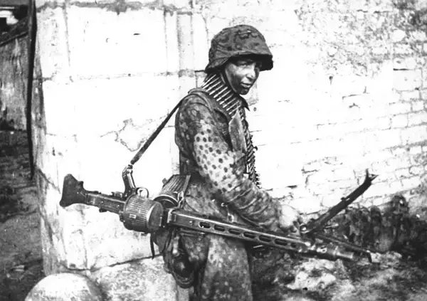 渾名は「ヒトラーの電動ノコギリ」。連合軍将兵を震え上がらせた名機関銃MG42