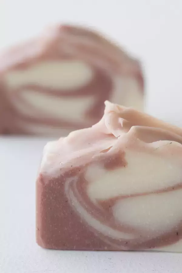 「言ってはいけない石けんの真実。 「弱酸性ソープ」は肌の老化へ一直線だった!?」の画像