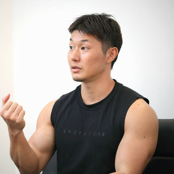 マッチョトレーナーに聞いた 片手でリンゴを潰す方法 18年6月日 エキサイトニュース