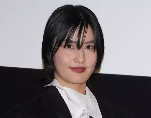 橋本愛「“めっちゃ見られてる”って思った」10年ぶりホラー主演『祝山』撮影現場で起きた“異変”