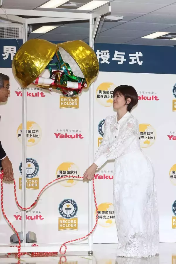 「アラフィフとは思えぬ輝き！内田有紀の美しさの秘訣は「すべてに感謝すること」」の画像