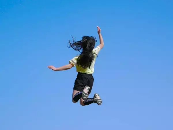 自分の人生を“タイムトラベル”できる17歳の少女。「超記憶症」の驚異の能力