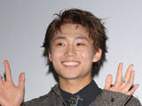 「八村倫太郎「めっちゃ俳優やん」 増子敦貴の“低音あいさつ”にツッコミ　映画『ホーム スイート ホーム』完成披露舞台挨拶」の画像1