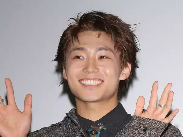 八村倫太郎「めっちゃ俳優やん」 増子敦貴の“低音あいさつ”にツッコミ　映画『ホーム スイート ホーム』完成披露舞台挨拶