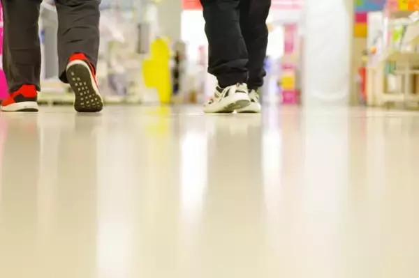 「「全部録音してます」経済力で家族を支配する父にリベンジ。43歳看護師が“誰にも養われない人生”掴むまで【谷口友妃】」の画像