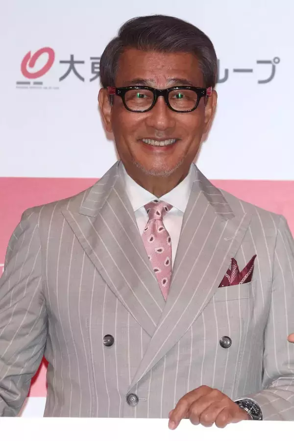 「「過去の遺産でメシを食わない」山之内すずが感銘を受けた、64歳レジェンド俳優の教え」の画像