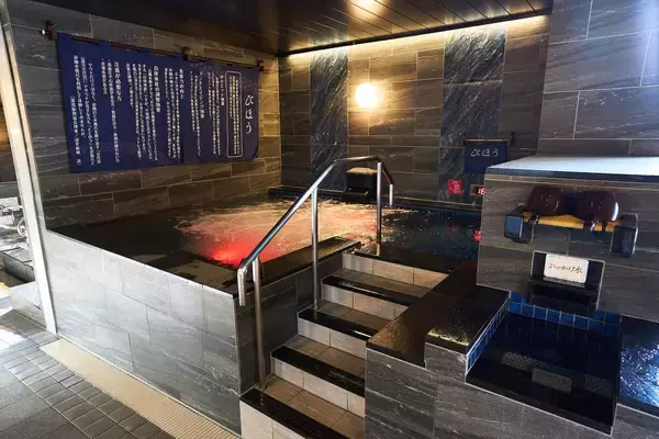 「サウナが4つ？“浴室に時刻表”とは？「RAKU SPA Station 武蔵小金井」のクセが強すぎた」の画像