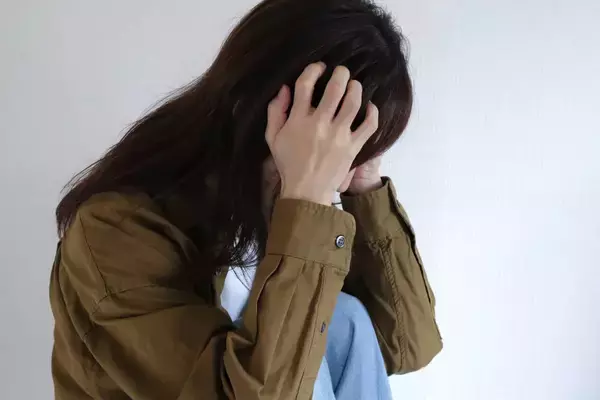 「屋根裏に誰かいる」妄想とされ、薬を処方された女性は…2ヶ月後の真実