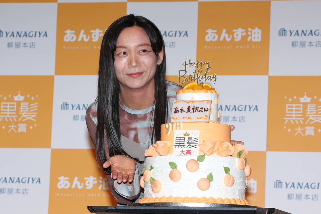 日本の“黒髪美女”、ツートップが決定！白鳥玉季、髙木美帆が自慢のヘア魅せつけ