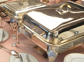 会社の集まりの仕出しオードブルで113人が食中毒症状。ノロウイルスが検出され、店に3日間の営業停止命令