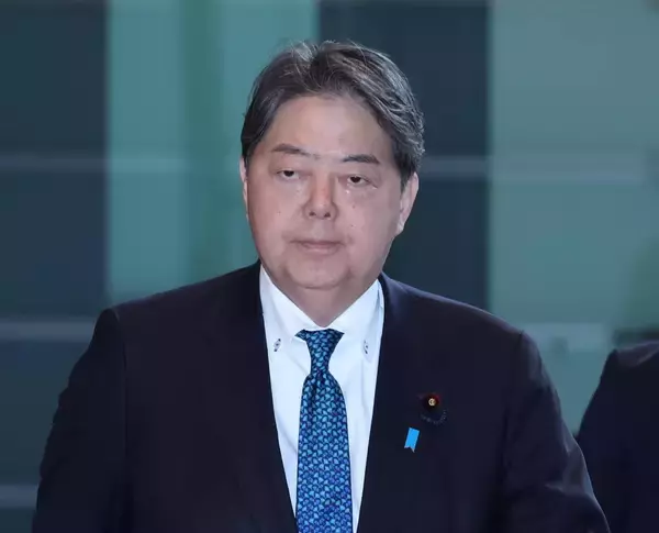 マイナカード保有、1億枚超え！交付10年、マイナ保険証の利用率は伸び悩み、情報漏えいなどへの不安も…