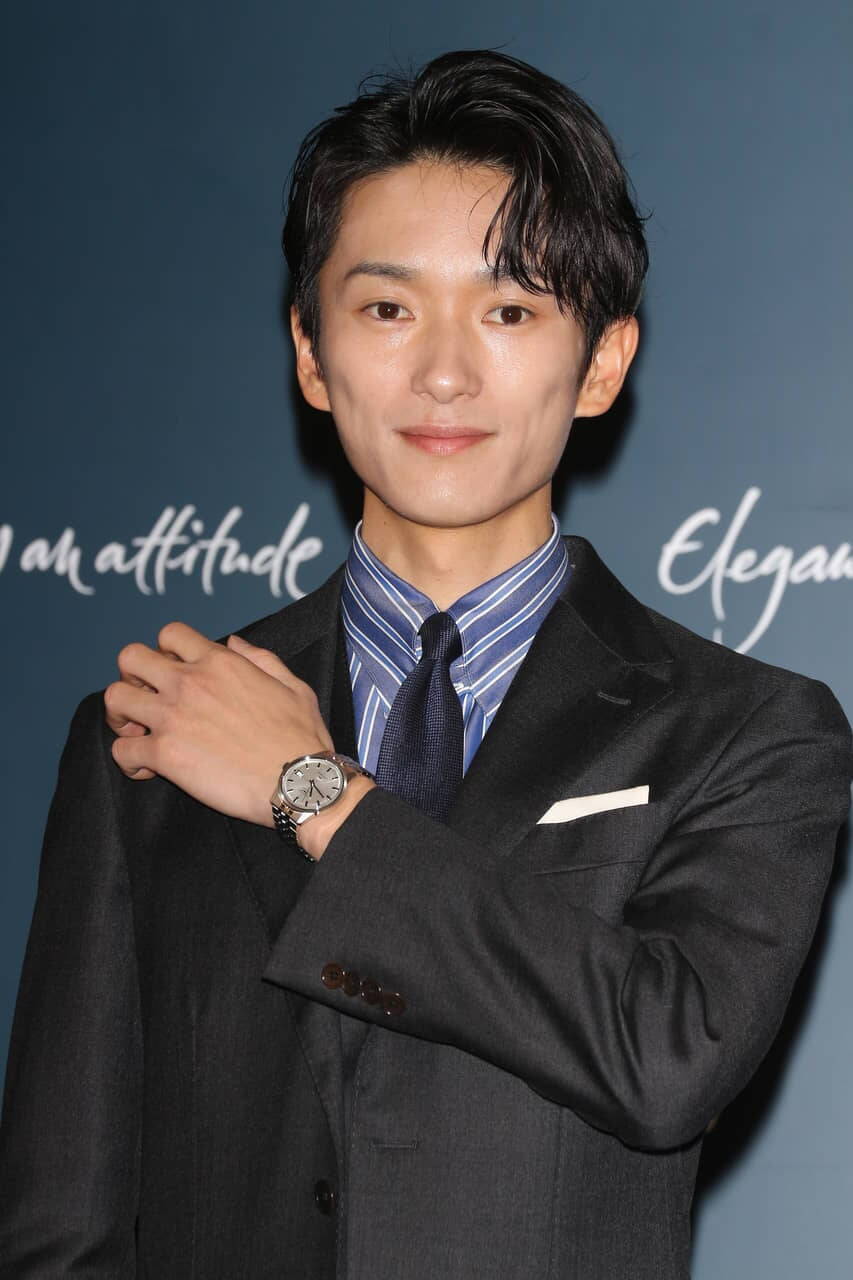 本田響矢、“日本一のイケメン”がさらに磨きをかける！「美顔器のおかげで…」