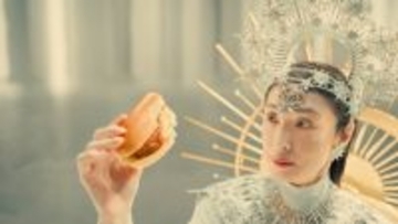 天海祐希が櫻井＆相葉の“神様”に変身。「SFの中にいるみたい！」