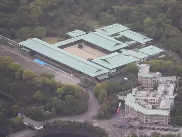 読売新聞社の世論調査で女性天皇「賛成」69％、女系容認は64％。皇位継承への不安が浮き彫りに