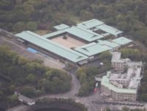 読売新聞社の世論調査で女性天皇「賛成」69％、女系容認は64％。皇位継承への不安が浮き彫りに