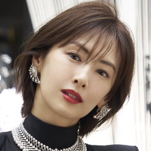北川景子、エレガント！パリの地で煌めくネックレスとピアス披露