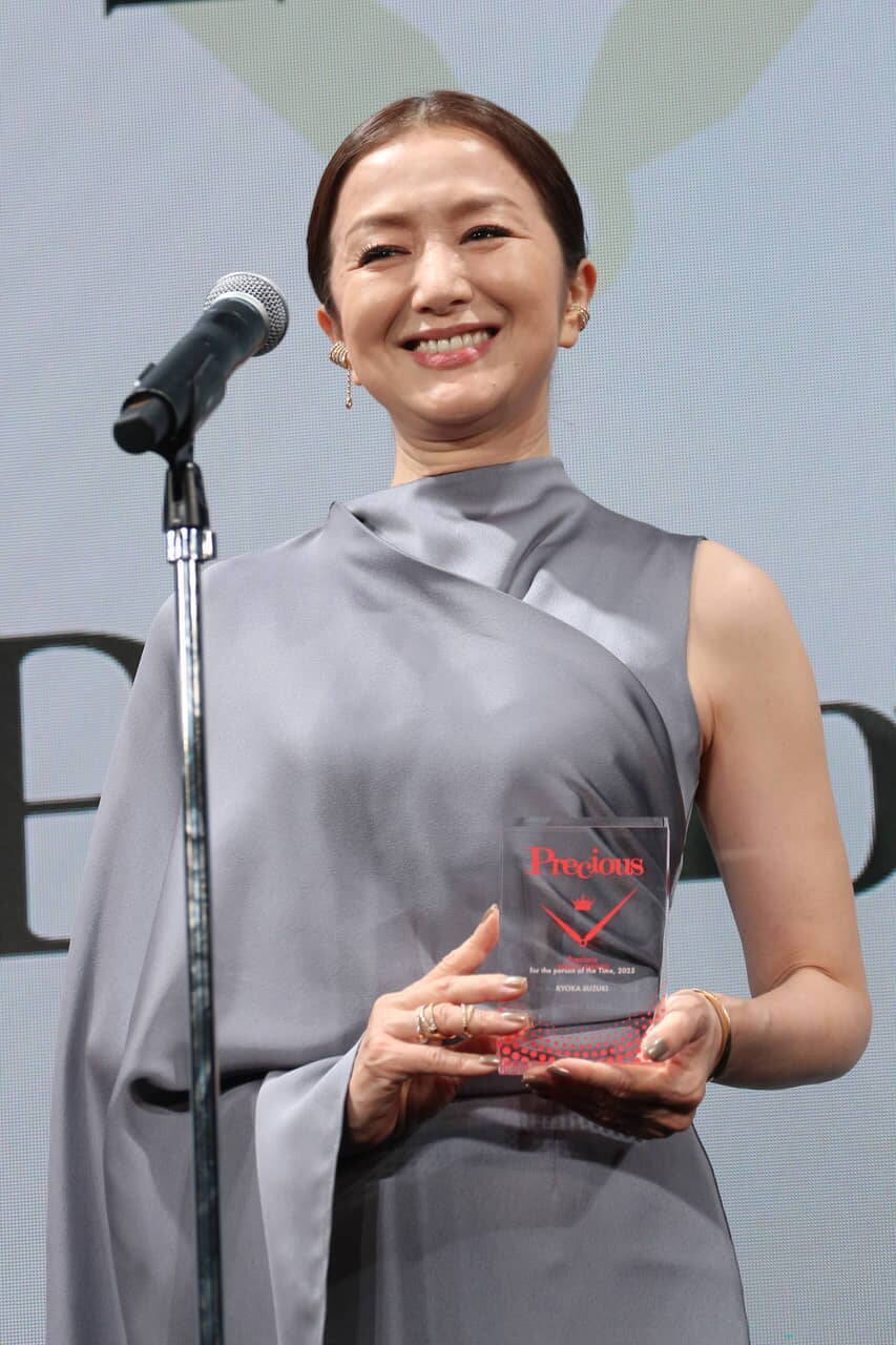 【時の人賞】鈴木京香「時計をすると背筋が伸びる」充実の1年振り返り、2026年も全力投球宣言