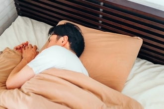日本の男性の睡眠時間は平均6時間25分…世界13ヶ国中最下位の結果に