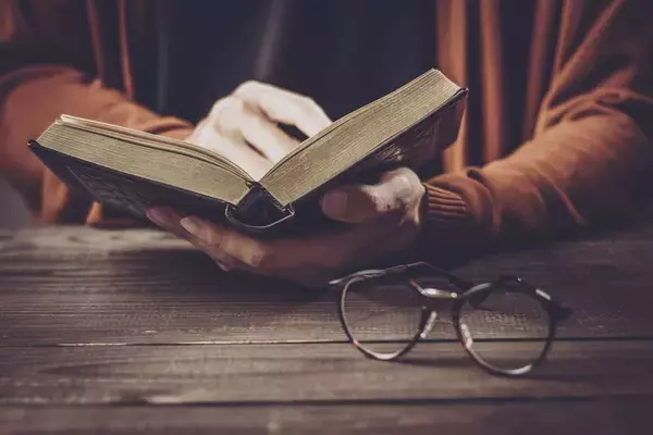 読書や日記で、認知症リスクが40％も低減。発症も平均6歳遅くなることが判明