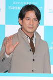 「岡田准一、人体模型にハマる。「骨から学んでいます。筋肉ではなく腱で動いています」」の画像6