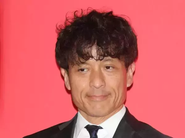 日本サッカー協会会長、W杯“生”トロフィーに「こんな近くで見るのは初めて」少年のようなコメント