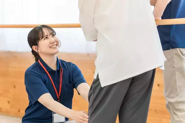 【脳梗塞の出版局長】半身不随から復活できるのか!?  歴史的酷暑とは無縁の快適リハビリ生活。とはいえ〝立って歩くこと〟が大困難の巻【真柄弘継】連載第4回