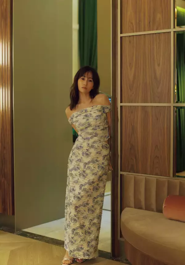 「【3/2更新】Amazon1位！前田敦子、ラスト写真集『Beste』から中面カットをチラ見せ」の画像