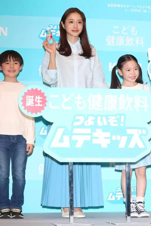 「「子どもと見つめ合って…」石原さとみが実践する、子育て“たった一つのルール”」の画像