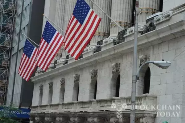 米上院銀行委員長「来年上半期に『仮想通貨市場構造法案』の署名を受ける」