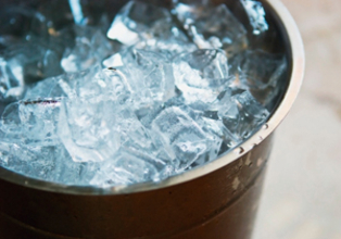 製氷機トップのホシザキ、異例のトップ人事の怪　突然の社長降格で創業家会長が復帰